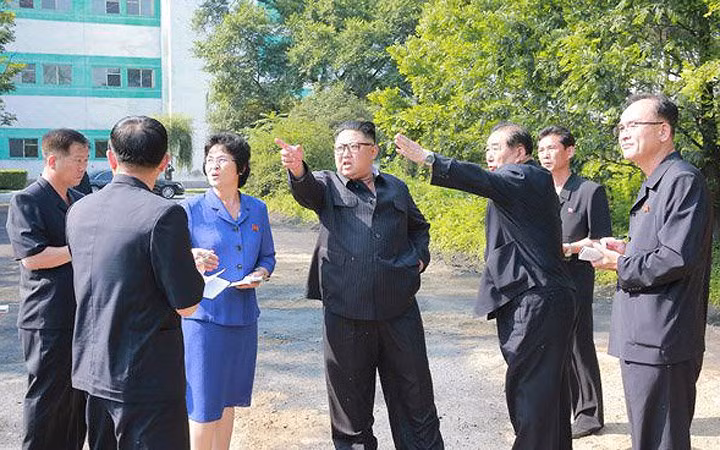 Nhà lãnh đạo Triều Tiên thừa nhận nội các của ông, đặc biệt là Bộ Công nghiệp hóa học phải chịu trách nhiệm vì đã lơ là việc hiện đại hóa nhà máy này.