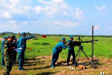 Ban giám khảo chấm điểm khẩu đội