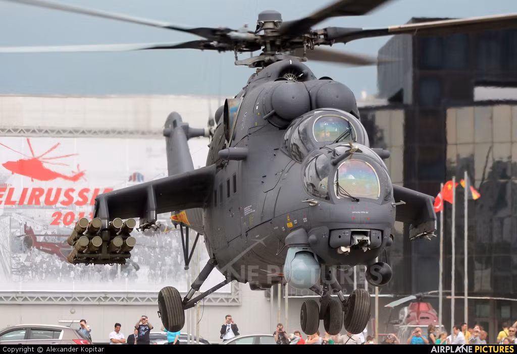 Vẻ hầm hố của Mi-35M.