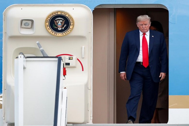 Tổng thống Donald Trump và Đệ nhất Phu nhân Melania Trump rời Bỉ sau khi hội nghị kết thúc và bắt đầu chuyến thăm chính thức Anh từ ngày 12/7. Ảnh: Reuters.