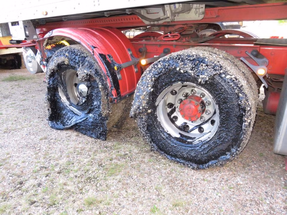 Trong khi đó, tại tỉnh Quebec (Canada), nắng nóng ngột ngạt khiến 34 người tử vong. Nhiệt độ ở Ottawa đạt đỉnh điểm 47 độ C trong khi Montreal đạt kỷ lục 36,6 độ C.