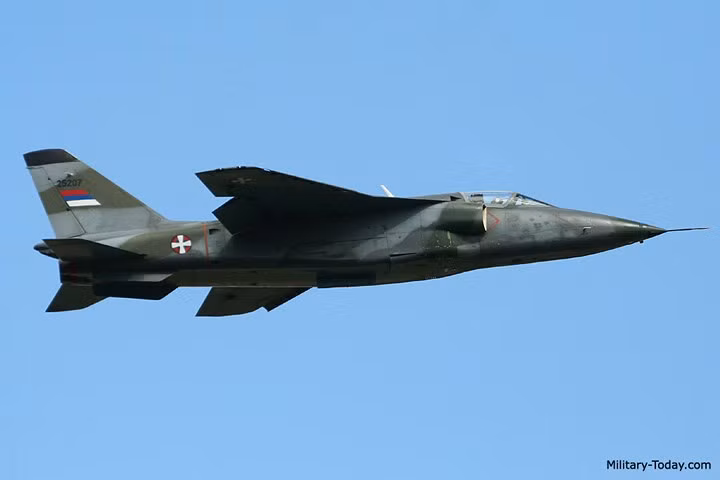 Máy bay được thiết kế theo các thông số về chiều dài: 13,02 m; sải cánh: 9,30 m; chiều cao: 4,52 m; diện tích cánh: 26 m². Ảnh: Military-Today.