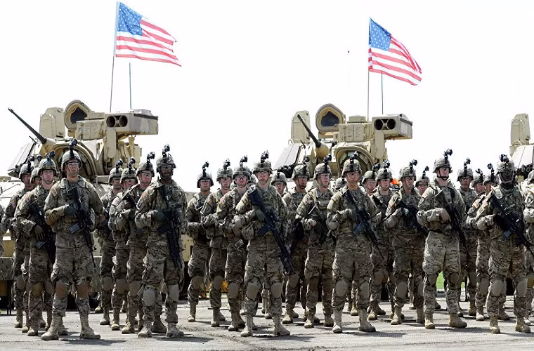 Với trang bị của Quân đội Mỹ hiện tại rất khó để nói được các loại vũ khí gì sẽ xuất hiện trong lễ duyệt binh Ngày 11/11 khi họ không có nhiều sự lựa chọn bởi không có sự tham gia của những cái tên như xe tăng M1 Abrams, xe chiến đấu bộ binh M2 Bradley và pháo tự hành 155mm M109. Nguồn ảnh: ABC7 News.