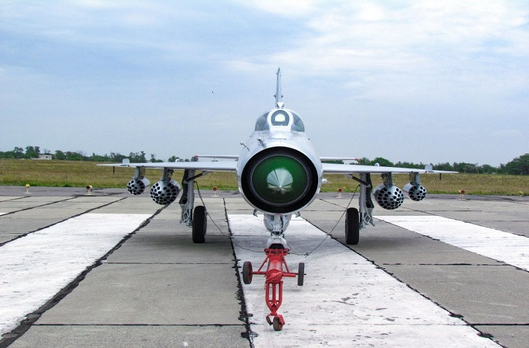 Dù được thiết kế và phát triển tại Liên Xô nhưng đem lại danh tiếng cho MiG-21 lại là Không quân Nhân dân Việt Nam trong Chiến tranh Việt Nam, khi những chiếc MiG-21 do phi công của ta điều khiển đã trở thành nổi khiếp sợ của phi công Mỹ khi chúng tham chiến trên bầu trời miền Bắc. Nguồn ảnh: cont.ws.