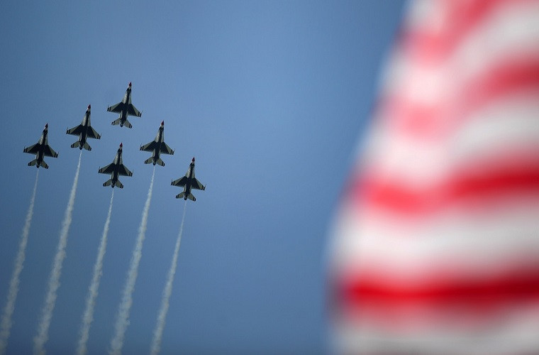 Về phần không quân, chắc chắn sẽ có sự xuất hiện của các chiến đấu cơ hiện đại nhất của Mỹ trên bầu trời Washington hôm 11/11 bởi chúng là niềm tự hào của nước Mỹ với những cái tên như F-16, F-15, F/A-18, F-22, F-35, các máy bay ném bom B-1, B-52 và B-2. Nguồn ảnh: The Intercept.