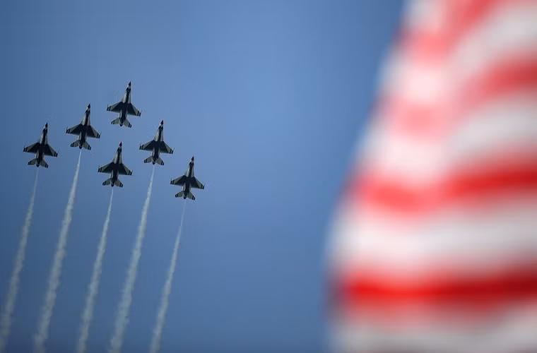 Về phần không quân, chắc chắn sẽ có sự xuất hiện của các chiến đấu cơ hiện đại nhất của Mỹ trên bầu trời Washington hôm 11/11 bởi chúng là niềm tự hào của nước Mỹ với những cái tên như F-16, F-15, F/A-18, F-22, F-35, các máy bay ném bom B-1, B-52 và B-2. Nguồn ảnh: The Intercept.