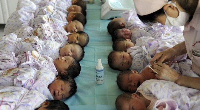 Hiện chưa rõ bao nhiêu trẻ bị tiêm vaccine kém chất lượng. Ảnh: Reuters.