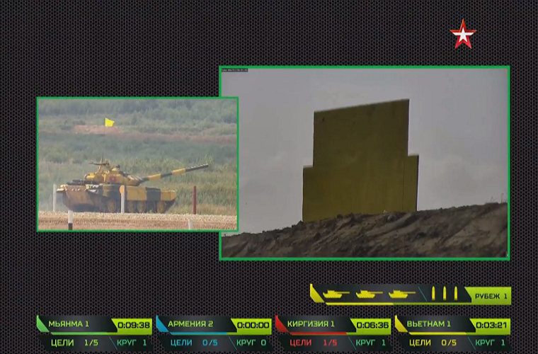 Trong khi đó ở phần thi bắn với pháo 125mm trên xe tăng T-72B3, chúng ta chỉ bắn trúng mục tiêu số 1 một lần, trong tổng số ba phát bắn. Nguồn ảnh: tvzvezda.ru.