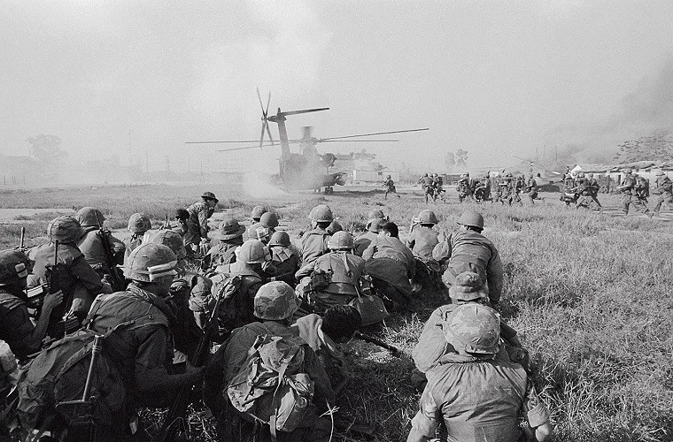  Chiến trường Trị Thiên có vị trí đặc biệt quan trọng trong hệ thống phòng ngự chiến lược ở miền Trung và Tây Nguyên của Mỹ và chính quyền Sài Gòn, là nơi đã từng diễn ra các cuộc đọ sức quyết liệt giữa ta và địch, nên địch bố trí ở đây những đơn vị rất thiện chiến: 2 sư đoàn bộ binh (1, 3), 2 lữ đoàn thủy quân lục chiến (147, 258), 3 thiết đoàn (20, 11 và 17), 17 tiểu đoàn pháo binh, 4 tiểu đoàn và 94 đại đội bảo an, 302 trung đội dân vệ... Nguồn ảnh: Flickr.