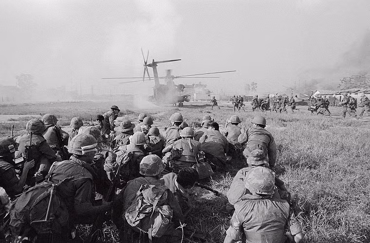  Chiến trường Trị Thiên có vị trí đặc biệt quan trọng trong hệ thống phòng ngự chiến lược ở miền Trung và Tây Nguyên của Mỹ và chính quyền Sài Gòn, là nơi đã từng diễn ra các cuộc đọ sức quyết liệt giữa ta và địch, nên địch bố trí ở đây những đơn vị rất thiện chiến: 2 sư đoàn bộ binh (1, 3), 2 lữ đoàn thủy quân lục chiến (147, 258), 3 thiết đoàn (20, 11 và 17), 17 tiểu đoàn pháo binh, 4 tiểu đoàn và 94 đại đội bảo an, 302 trung đội dân vệ... Nguồn ảnh: Flickr.