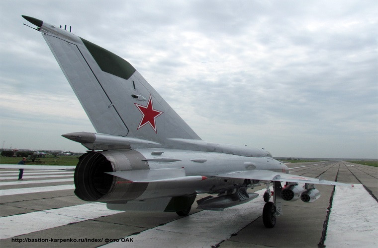 Do đó trong năm 2018, nhà máy Taganrog 325 đã quyết định phục hồi chiếc MiG-21bis này về đúng nguyên trạng ban đầu của nó và đặt cho nó một số hiệu mới là “14” cùng màu sơn ánh kim loại đặc trưng vốn từng tạo nên danh tiếng cho những chiếc MiG-21 trong quá khứ. Nguồn ảnh: mir.ru.