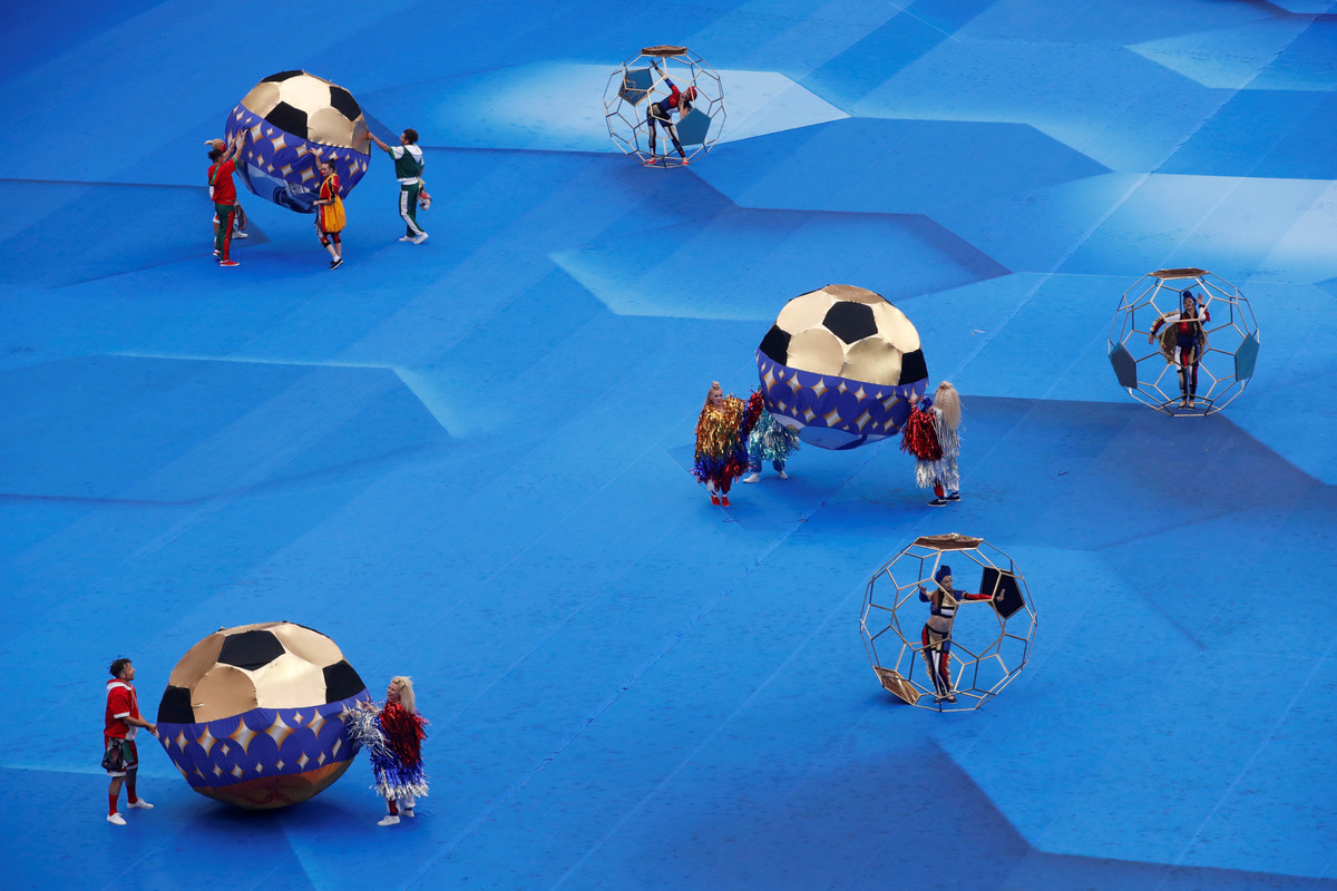 Chủ đề trái bóng tròn được nước Nga tích cực thể hiện trên sân khấu.