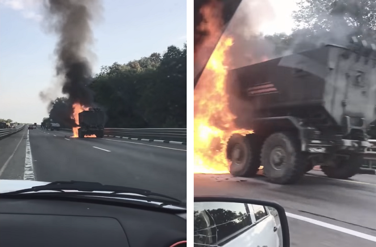 Ở bức hình này có vẻ như đoàn xe của Quân đội Nga đã phong tỏa một phần con đường để tách các phương tiện giai thông ra khỏi vị trị chiếc Typhoon-U đang bốc cháy dữ dội. Cũng theo một số nguồn tin tại hiện trường có ít nhất một binh sĩ Nga bị thương trong vụ việc khi cố dập tắt đám cháy. Nguồn ảnh: LEINI-TV.