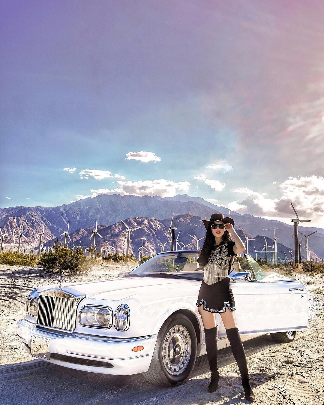 Ái nữ hội "rich kid" (con nhà giàu) cũng khá hào hứng với các điểm đến bảo tồn tự nhiên. Giang đã có những shot hình tuyệt đẹp tại công viên Joshue Tree và Palm Springs, California, một trong những công viên thiên nhiên rộng lớn của vùng đất này.