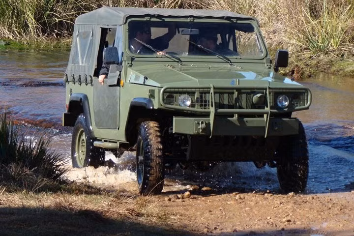 Về thực chất, xe quân sự địa hình Marrua là phiên bản cải tiến của xe cơ động hạng nhẹ Engesa EE-12. Có thể xem xe Marrua như một dạng UAZ của Brazil.