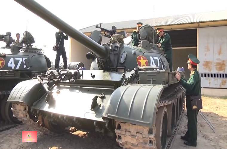 Theo đó ngoài những chiếc xe tăng T-54/55 và PT-76 chủ lực có trong biên chế Lữ đoàn tăng thiết giáp 574, Quân khu 5 còn được trang bị thêm các đơn vị pháo tự hành chống tăng SU-100 và xe bọc thép cứu kéo BTS-4 những “quả đấm thép” của lực lượng vũ trang Quân khu. Nguồn ảnh: Truyền hình khu 5.