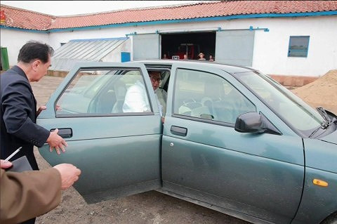 Chiếc Lada Priora đã "nhuốm màu thời gian" của ông Kim Jong-un.