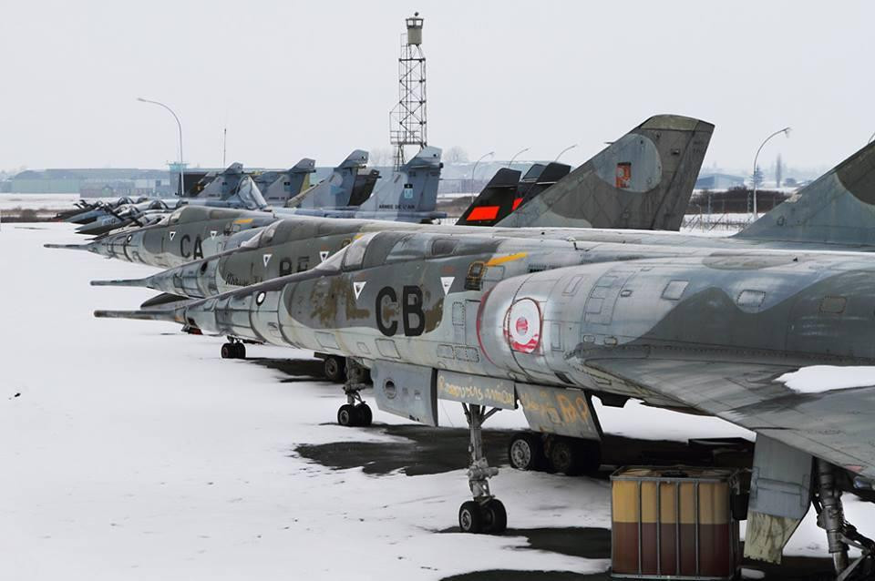 Cũng theo Martin Briquet, đường đến La Casse Mirage là hành trình cuối cùng của các chiến đấu cơ lừng danh một thời của Không quân Pháp cũng như một số phương tiện chiến tranh khác của lực lượng không quân nhất nhì châu Âu này. Nguồn ảnh: Martin Briquet.