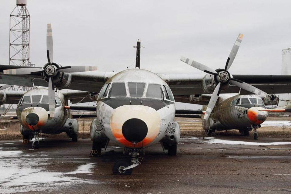 Một vài chiếc C-160 đã nằm lại đây nhiều thập kỷ hầu hết chúng đều đã hết niên hạn hoạt động từ lâu. Nguồn ảnh: Martin Briquet.