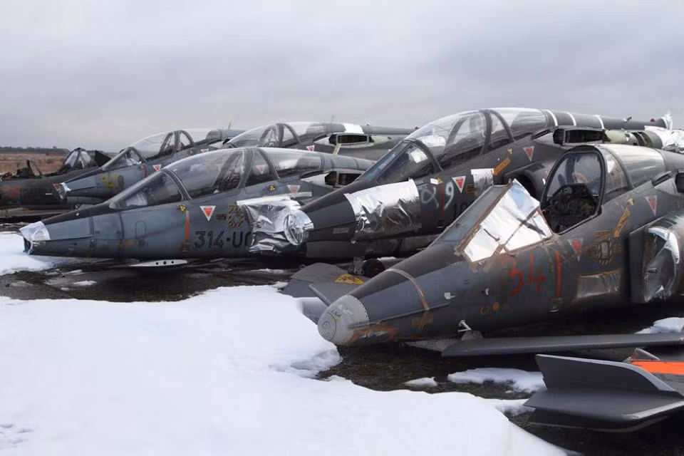 Xác của những chiếc phản lực cơ đã được “xẻ thịt” tại La Casse Mirage. Nguồn ảnh: Martin Briquet.