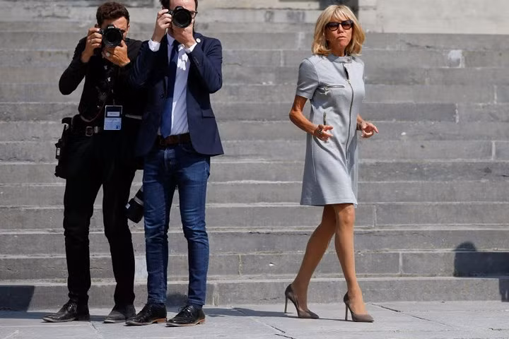 Bà Brigitte (bên phải) là đệ nhất phu nhân của Tổng thống Pháp Macron.