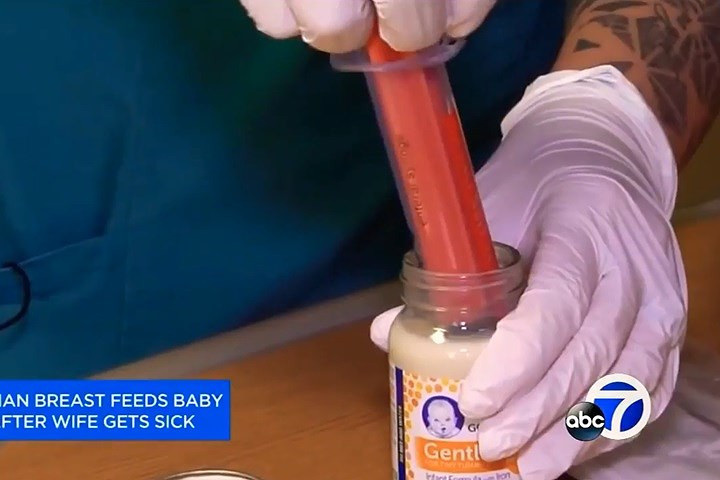 Hút “sữa” vào xy-ranh (ảnh: ABC7).