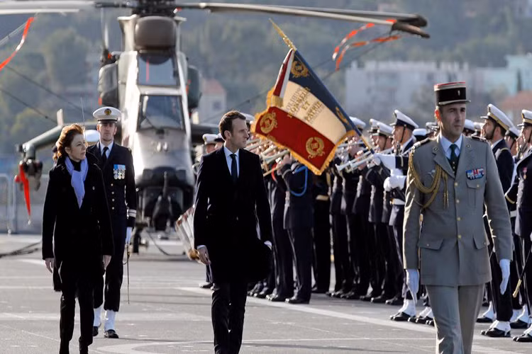 Về mặt tổng thể Quân đội Pháp vẫn là một trong những lực lượng quân sự đáng nể ở châu Âu do nước này duy trì một khả năng răn đe hạt nhân hoàn toàn độc lập cùng một cơ sở công nghiệp quốc phòng tự chủ. Tuy nhiên, những điều này Pháp chỉ có được khi họ tách ra khỏi NATO trong năm 1966 trước khi quay trở lại vào năm 2009. Nguồn ảnh: RFI.