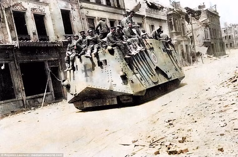 Nếu Anh có Mark I, Pháp có FT-17 thì Đức cũng có xe tăng và họ gọi nó là A7V Sturmpanzerwagen. Thiết kế của A7V không khác gì một pháo đài di động nhưng nó tỏ ra cơ động hơn hẳn so với Mark. Nguồn ảnh” Daily Mail.