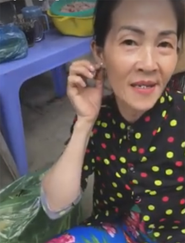 Đôi bông tai 1 tỷ 2.