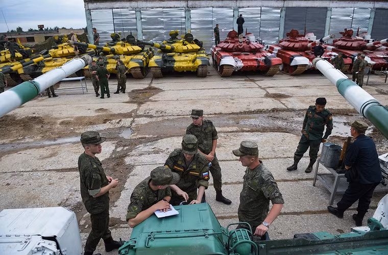 Tham gia Tank Biathlon năm nay có sự tham gia của 23 quốc gia gồm: Angola, Azerbaijan, Armenia, Belarus, Venezuela, Việt Nam, Zimbabwe, Iran, Ấn Độ, Trung Quốc, Kazakhstan, Kuwait, Kyrgyzstan, Lào, Myanmar, Mông Cổ, Nicaragua, Nga, Syria, Serbia, Tajikistan , Uganda, Nam Phi. Nguồn ảnh: tvzvezda.ru.