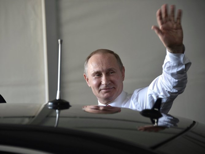 Newsweek cho biết Tổng thống Nga Putin thích ở nhà hơn là di chuyển tới Moscow dù việc đi lại giữa hai địa điểm chỉ mất 25 phút.