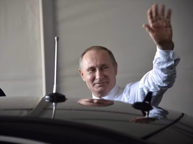 Newsweek cho biết Tổng thống Nga Putin thích ở nhà hơn là di chuyển tới Moscow dù việc đi lại giữa hai địa điểm chỉ mất 25 phút.