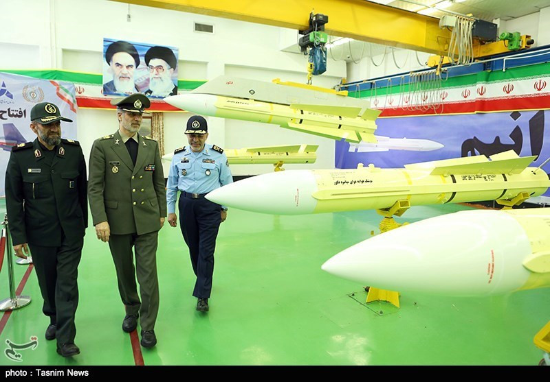 Dù không nói nhiều về Fakour-90 nhưng vị bộ trưởng này tuyên bố, tên lửa Fakour-90 có sức mạnh tương đương hoặc có một số tính năng còn nhỉnh hơn cả tên lửa AIM-54 Phoenix của Không quân Mỹ (bị loại biên từ năm 2004). Nguồn ảnh: Tasnim News.