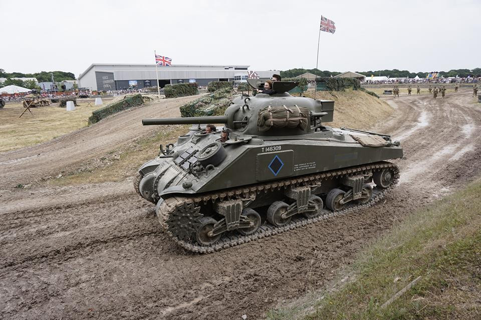 Điển hình như chiếc M4A2E8 Sherman “Fury” từng xuất hiện trong bộ phim cùng tên do tài tử Brad Pitt thủ vai chính này. Nguồn ảnh: Vitaly Kuzmin.