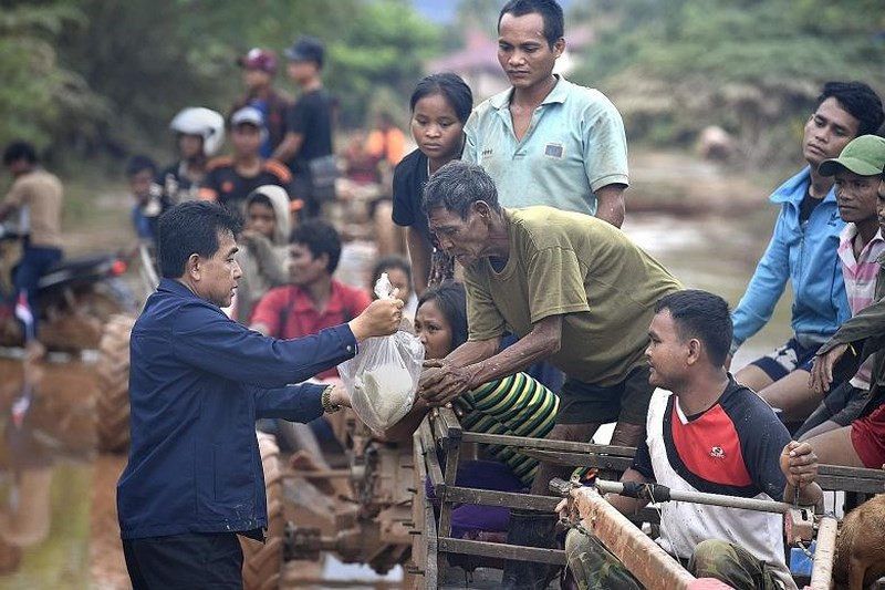 Hàng cứu trợ đã đến tay người dân từ tuần trước. Ảnh: REUTERS