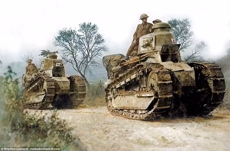 So với những chiếc Mark của Anh, FT-17 tỏ ra cơ động và dễ vận hành hơn tất nhiên sức mạng hỏa lực chúng mang lại là không lớn nhưng cũng đủ để chống được bộ binh. Nguồn ảnh” Daily Mail.