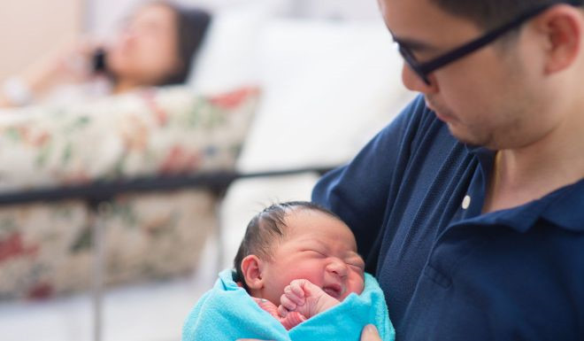 Cha mẹ tại Trung Quốc không còn tin tưởng vaccine sản xuất trong nước. Ảnh: Alamy.