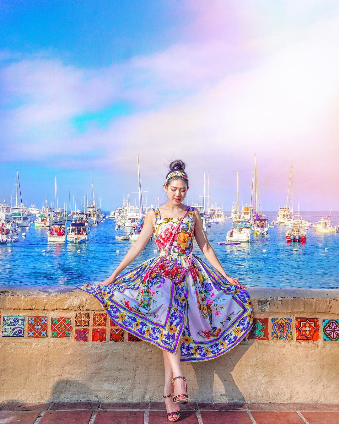 Những người theo dõi Tiểu Giang chắc không còn xa lạ với danh sách các thành phố lớn như London (Anh); New York, Chicago (Mỹ)… đều là những địa điểm xuất hiện đều như cơm bữa trên Instagram ái nữ sinh năm 1993. "Trong những nơi từng đến, mình rất ấn tượng với bờ biển Newport ở California, Mỹ. Sắp tới mình có dự định đi công viên bảo tồn thiên nhiên Yosemite, cũng ở California. Ngoài ra, New York và Miami là hai địa điểm mình dự định du lịch trong thời gian tới" - Tiểu Giang chia sẻ.