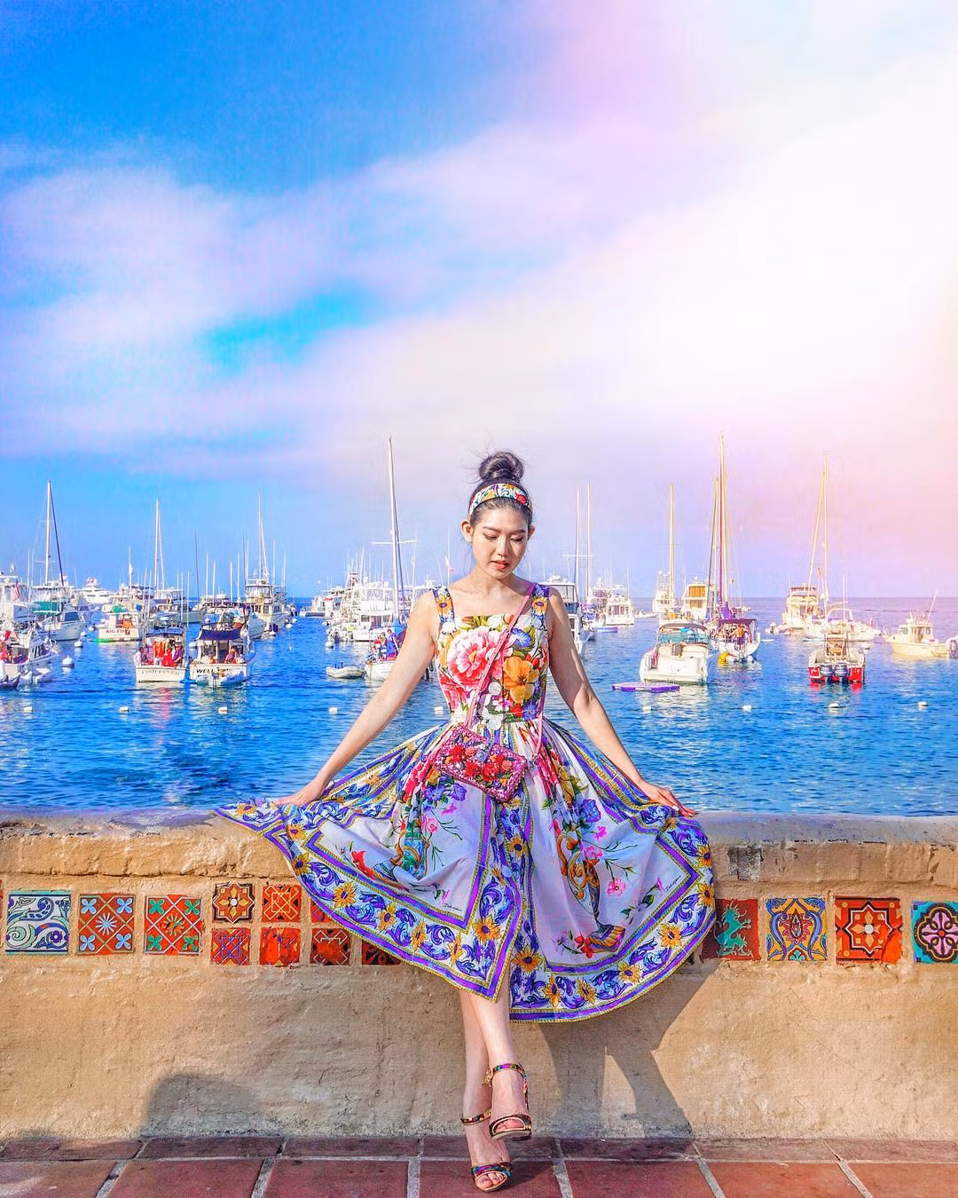 Những người theo dõi Tiểu Giang chắc không còn xa lạ với danh sách các thành phố lớn như London (Anh); New York, Chicago (Mỹ)… đều là những địa điểm xuất hiện đều như cơm bữa trên Instagram ái nữ sinh năm 1993. "Trong những nơi từng đến, mình rất ấn tượng với bờ biển Newport ở California, Mỹ. Sắp tới mình có dự định đi công viên bảo tồn thiên nhiên Yosemite, cũng ở California. Ngoài ra, New York và Miami là hai địa điểm mình dự định du lịch trong thời gian tới" - Tiểu Giang chia sẻ.