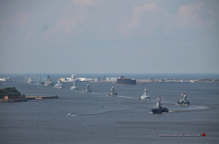 Theo thường niên Ngày Hải quân Nga sẽ được tổ chức vào chủ nhật cuối cùng của tháng 7 hàng năm, cùng với đó là lễ duyệt binh của các hạm đội tàu thuộc Hải quân Nga tại các thành phố cảng lớn nhất của Moscow, trong đó lớn nhất là tại Saint Petersburg nơi được xem là "cái nôi" của Hải quân Nga. Nguồn ảnh: sevmash.ru.