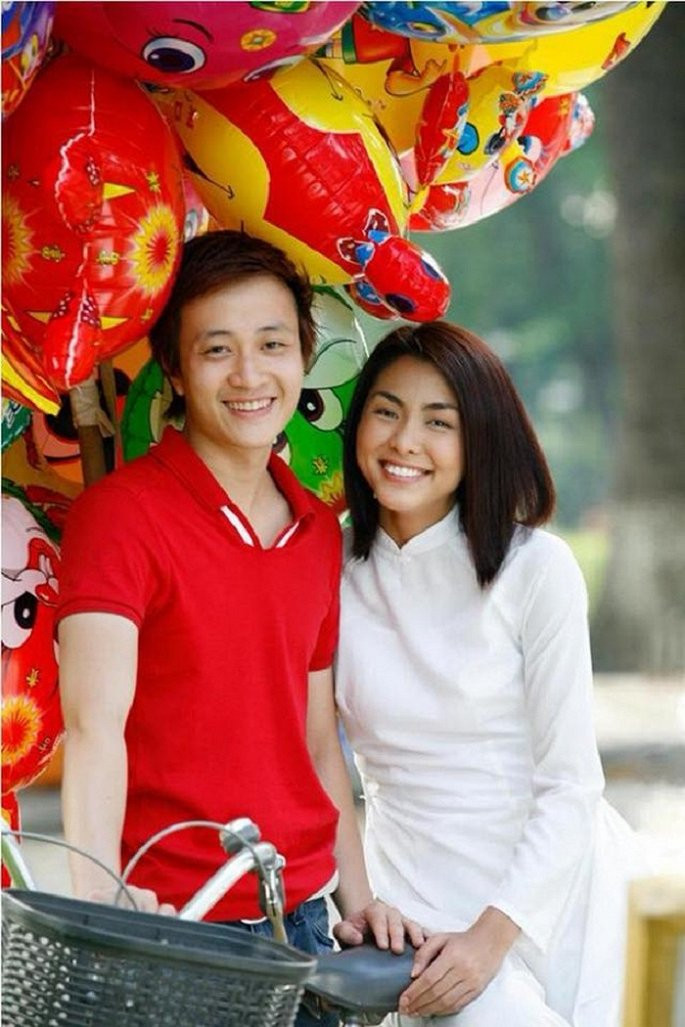 Lên sóng vào năm 2008, "Bỗng dưng muốn khóc" với câu chuyện tình lãng mạn của anh chàng Bảo Nam ngổ ngáo và cô gái bán sách Trúc gây thích thú cho khán giả thời điểm đó. Tròn 10 năm lên sóng, bộ phim vẫn giữ được vị trí nhất định trong lòng khán giả yêu mến phim truyện Việt Nam và thường xuyên được nhắc lại.