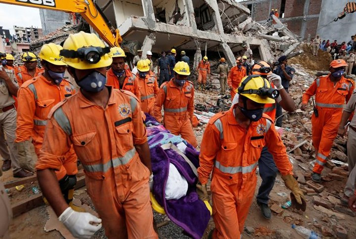 Những vụ sập nhà hay sập chung cư không phải chuyện hiếm ở Ấn Độ trong mùa mưa từ tháng 6 đến tháng 9 hàng năm. Ảnh: Reuters.