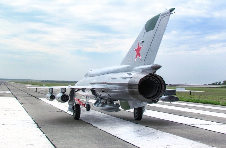 Biến thể tiêm kích MiG-21bis có thể được coi là biến thể hiện đại hóa thành công nhất của gia đình MiG-21, khi nó có thể hoạt động gần như một tiêm kích đa năng và tấn công mặt đất. Nguồn ảnh: cont.ws.