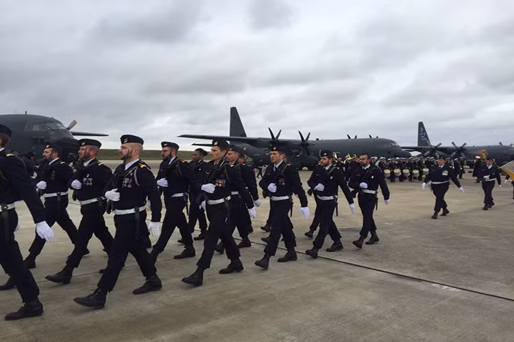 Đặc biệt hầu hết các chiến đấu cơ của Pháp đều do nước này tự phát triển hoặc liên doanh với các quốc gia khác trong khu vực châu Âu, với những cái tên khá quen thuộc như Mirage 2000, Rafale. Nguồn ảnh: Alert 5.