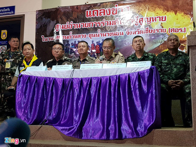 uộc họp báo đêm 9/7 của lực lượng giải cứu đội bóng mắc kẹt. Ảnh: Vũ Mạnh.