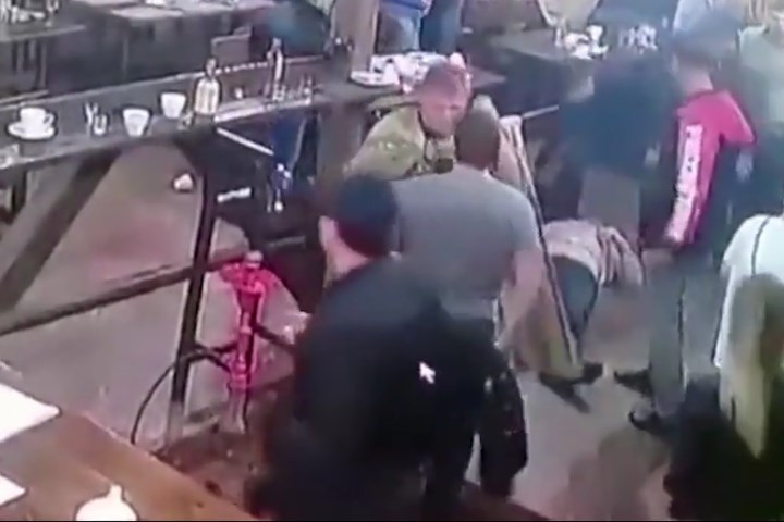 Nhưng chỉ lát sau Zhestokov đã trút hơi thở cuối cùng. Cảnh sát Nga đang điều tra vụ án mạng. Vụ việc làm dấy lên mối quan ngại về tình trạng tội phạm có tổ chức ở đây.