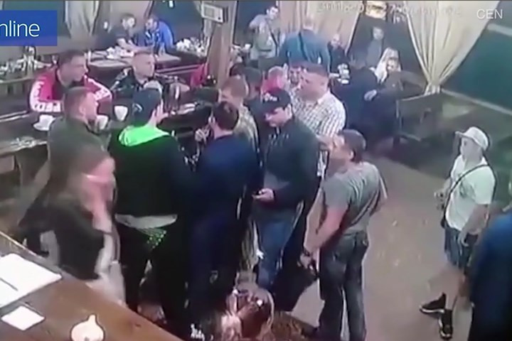 Cách đây 1 tháng, Zhestokov được ra tù. Và vào tối 27/7 vừa qua, Zhestokov tổ chức ăn mừng sự kiện này tại nhà hàng cùng với bạn bè mình.