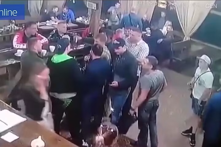 Cách đây 1 tháng, Zhestokov được ra tù. Và vào tối 27/7 vừa qua, Zhestokov tổ chức ăn mừng sự kiện này tại nhà hàng cùng với bạn bè mình.