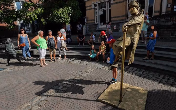 “Tượng” người bay huyền bí thưc chất áp dụng nguyên lý cân bằng vật lý thú vị.
