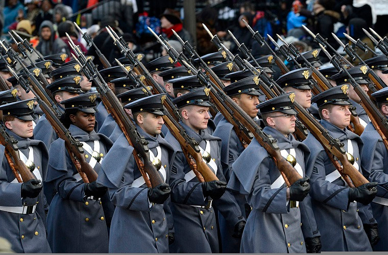 Trong khi đó ở khối đại diện cho các lực lượng vũ trang Mỹ nhiều khả năng có sự góp đầy đủ của các quân binh chủng và học viện quân sự của nước này. Tuy nhiên, con số binh sĩ tham gia lễ duyệt binh này nhiều khả năng sẽ không đông đảo như Nga, nói như vậy là bởi ngay cả trong duyệt binh mừng chiến thắng Chiến tranh vùng Vịnh lần 1 vào năm 1991 cũng tại Washington đại diện các các quân binh chủng của Mỹ cũng chỉ có khoảng 8.000 người. Nguồn ảnh: Wikimedia.